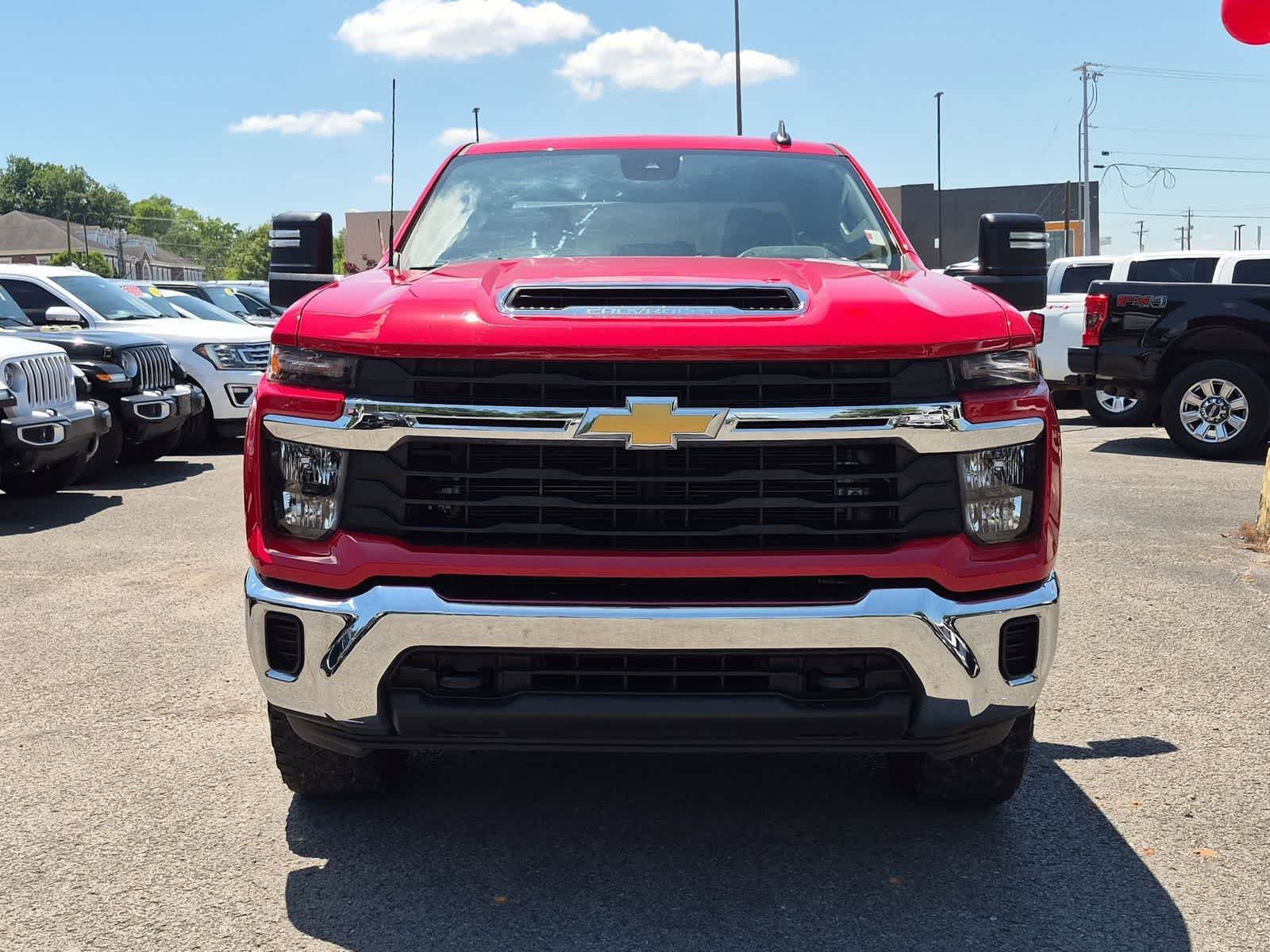 Used 2024 Chevrolet Silverado 2500 LT AWD/4WD image 3