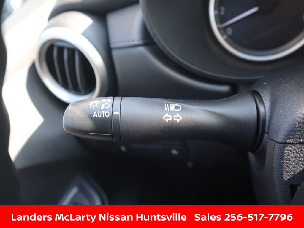 Used 2025 Nissan Versa S w/ Trunk Package image 25