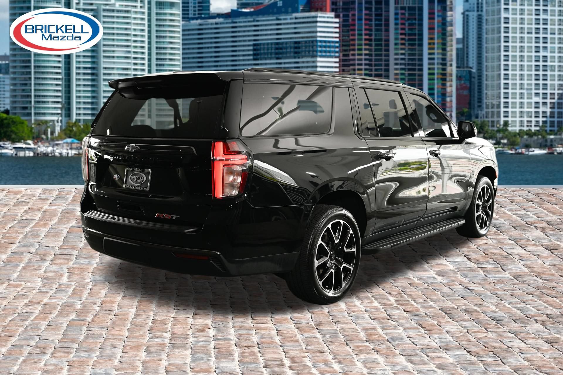 Used 2021 Chevrolet Suburban RST w/ Luxury Package RWD image 4