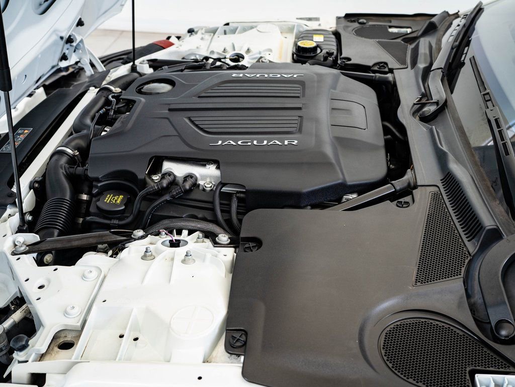 Used 2022 Jaguar F-TYPE R image 35