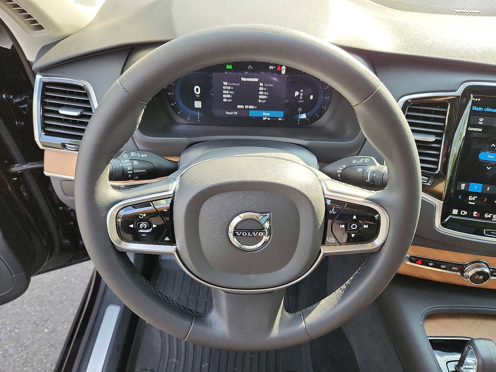 Certified 2024 Volvo XC90 B6 Plus w/ Protection Package Premier image 19