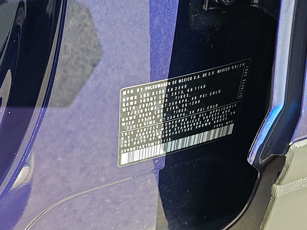 Used 2024 Volkswagen Tiguan SE image 40