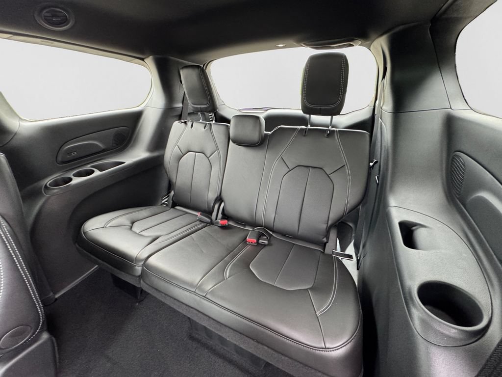 New 2027 Chrysler Pacifica Select FWD image 13
