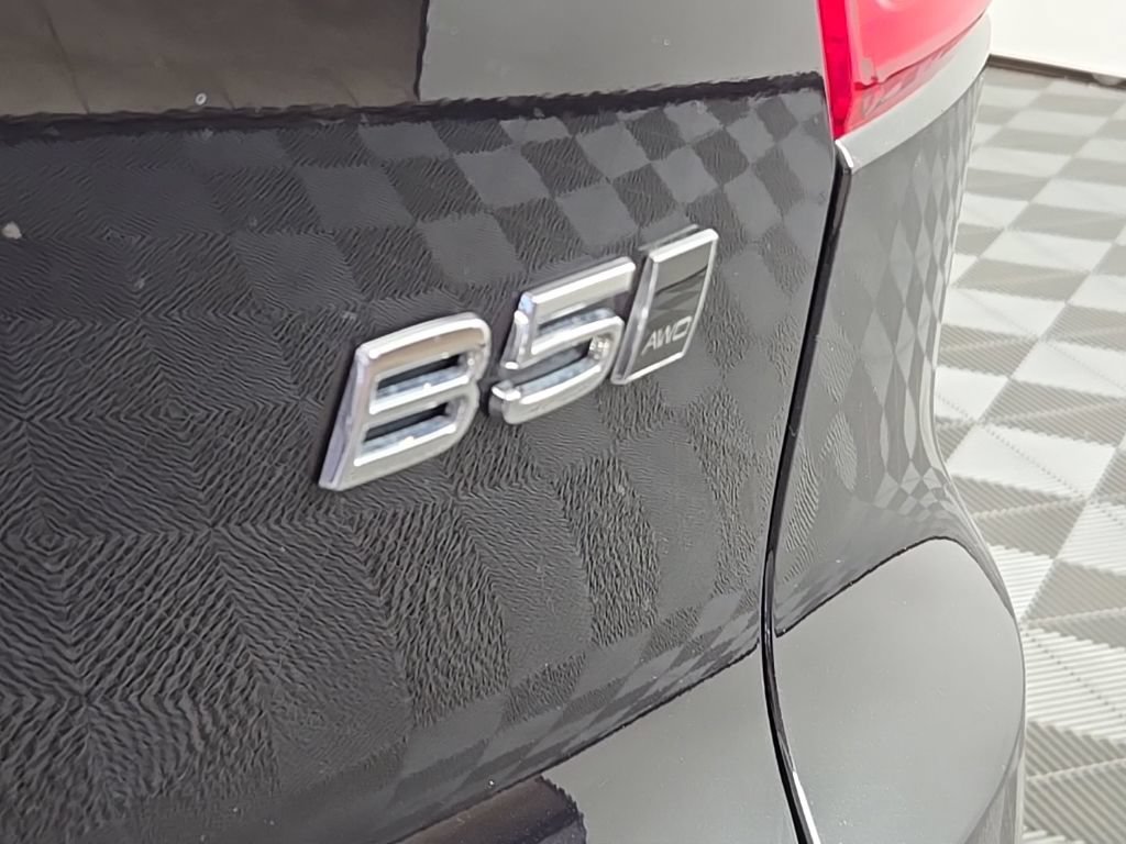 Certified 2023 Volvo XC40 B5 Plus w/ Driver Assist Package AWD/4WD image 16