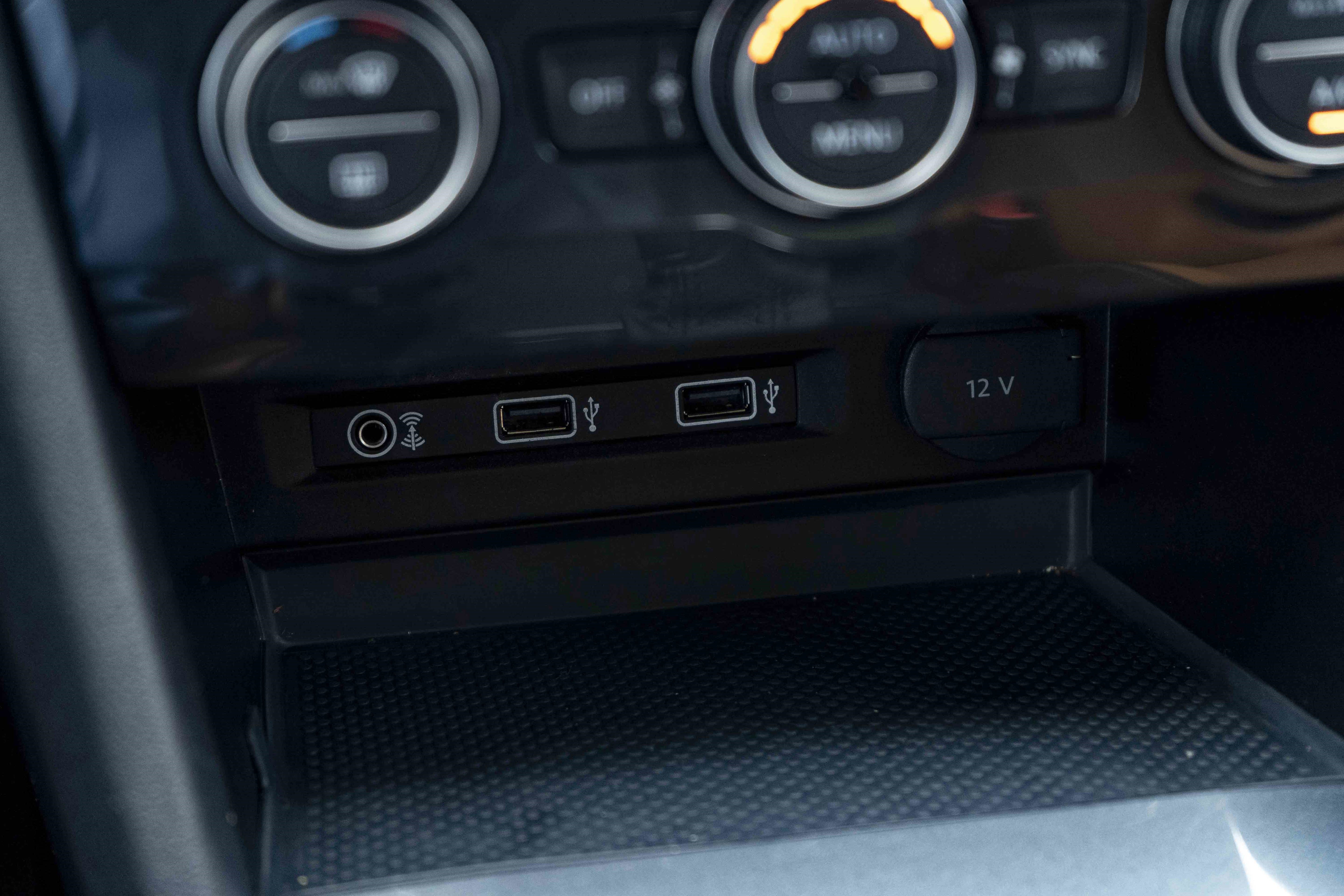 Used 2018 Volkswagen Tiguan SE image 33