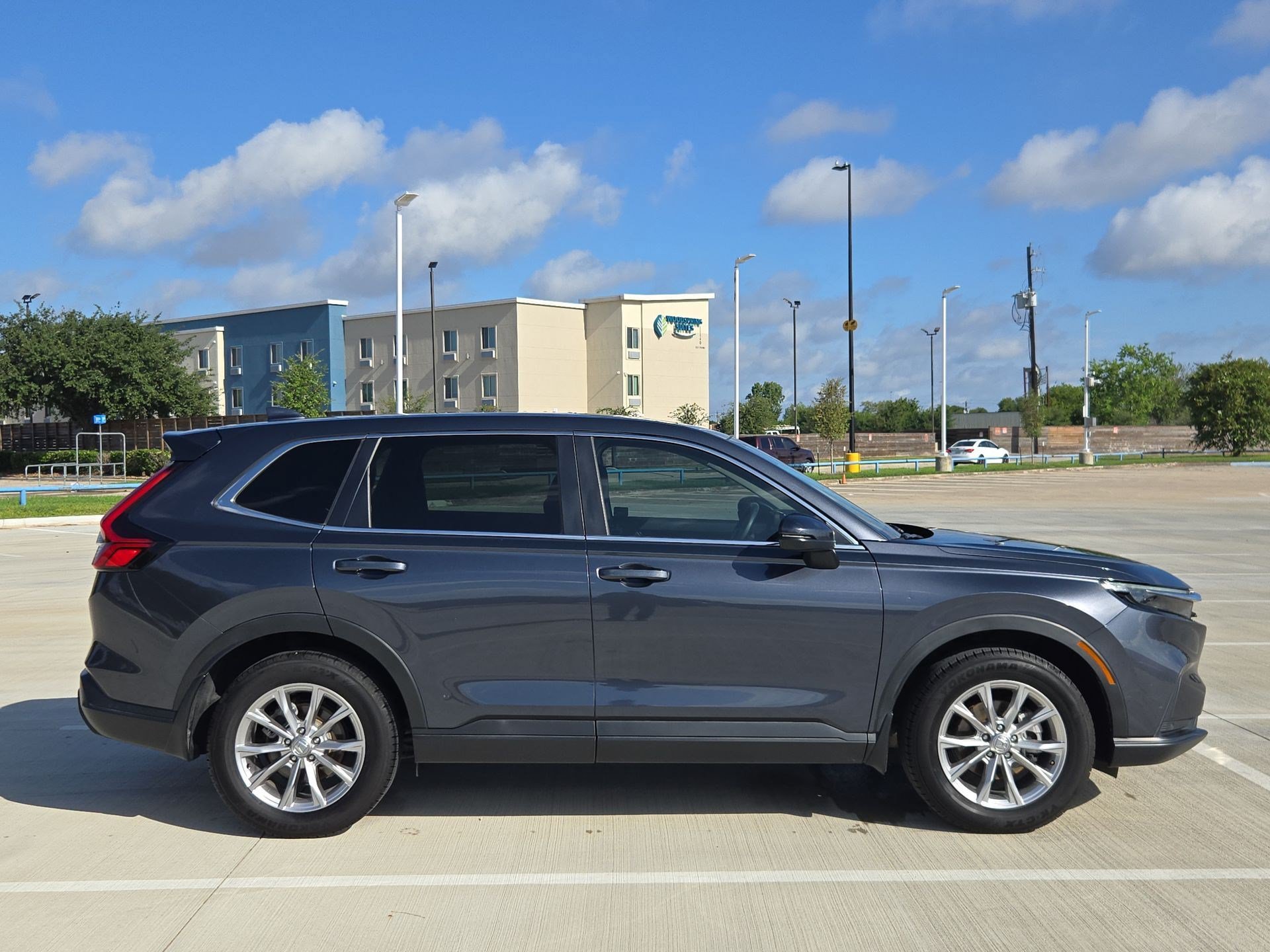 Used 2025 Honda CR-V EX-L image 2