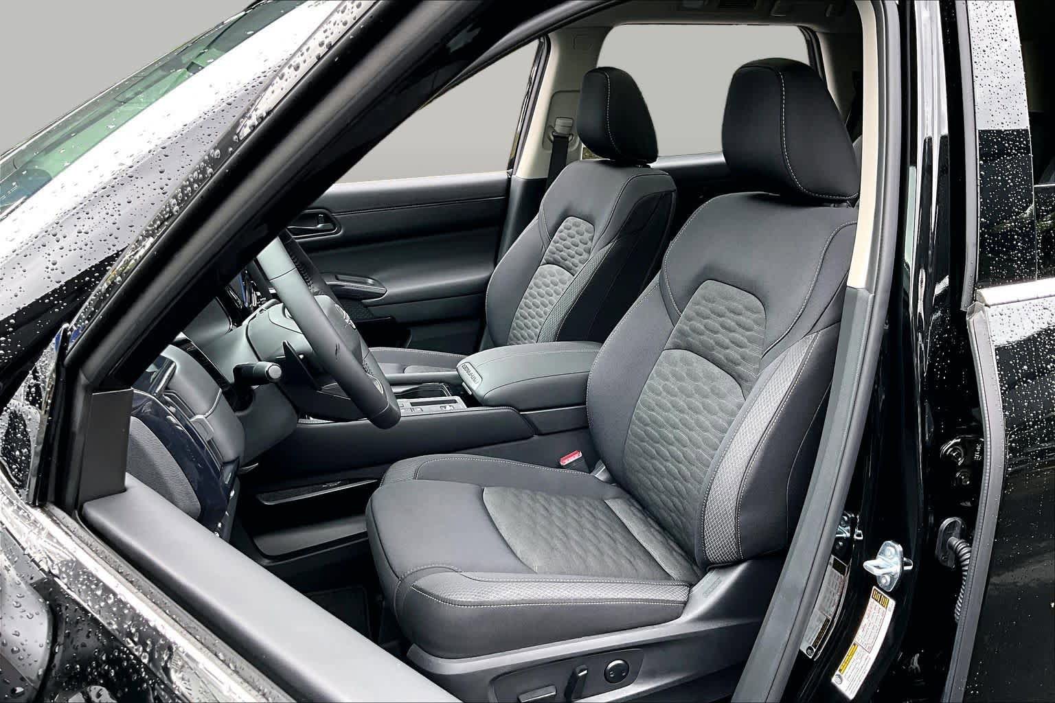 New 2026 Nissan Pathfinder SV w/ SV Premium Package FWD image 9