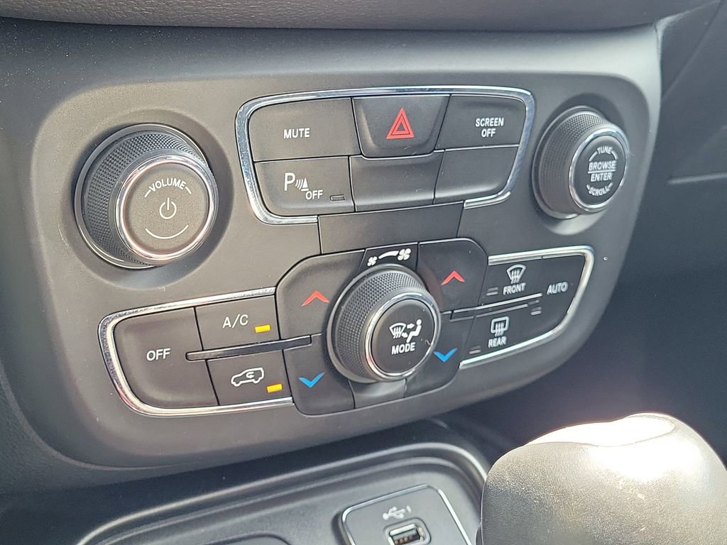 Used 2020 Jeep Compass Trailhawk w/ Cold Weather Group AWD/4WD image 32
