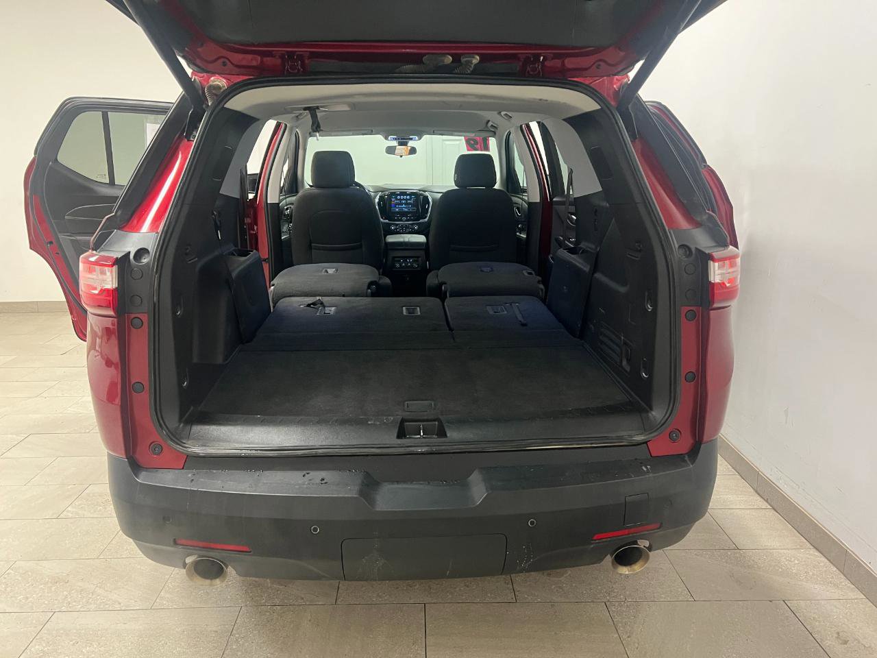 Used 2019 Chevrolet Traverse LT FWD image 21