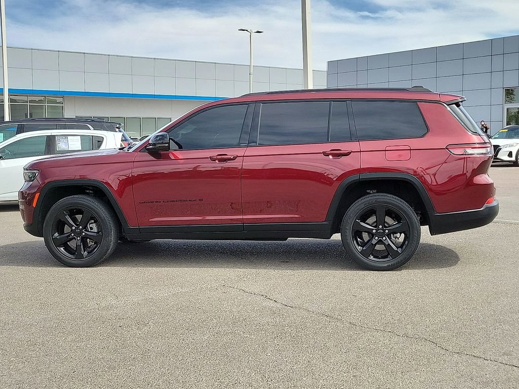 Used 2024 Jeep Grand Cherokee L Limited w/ Black Appearance Package AWD/4WD image 6