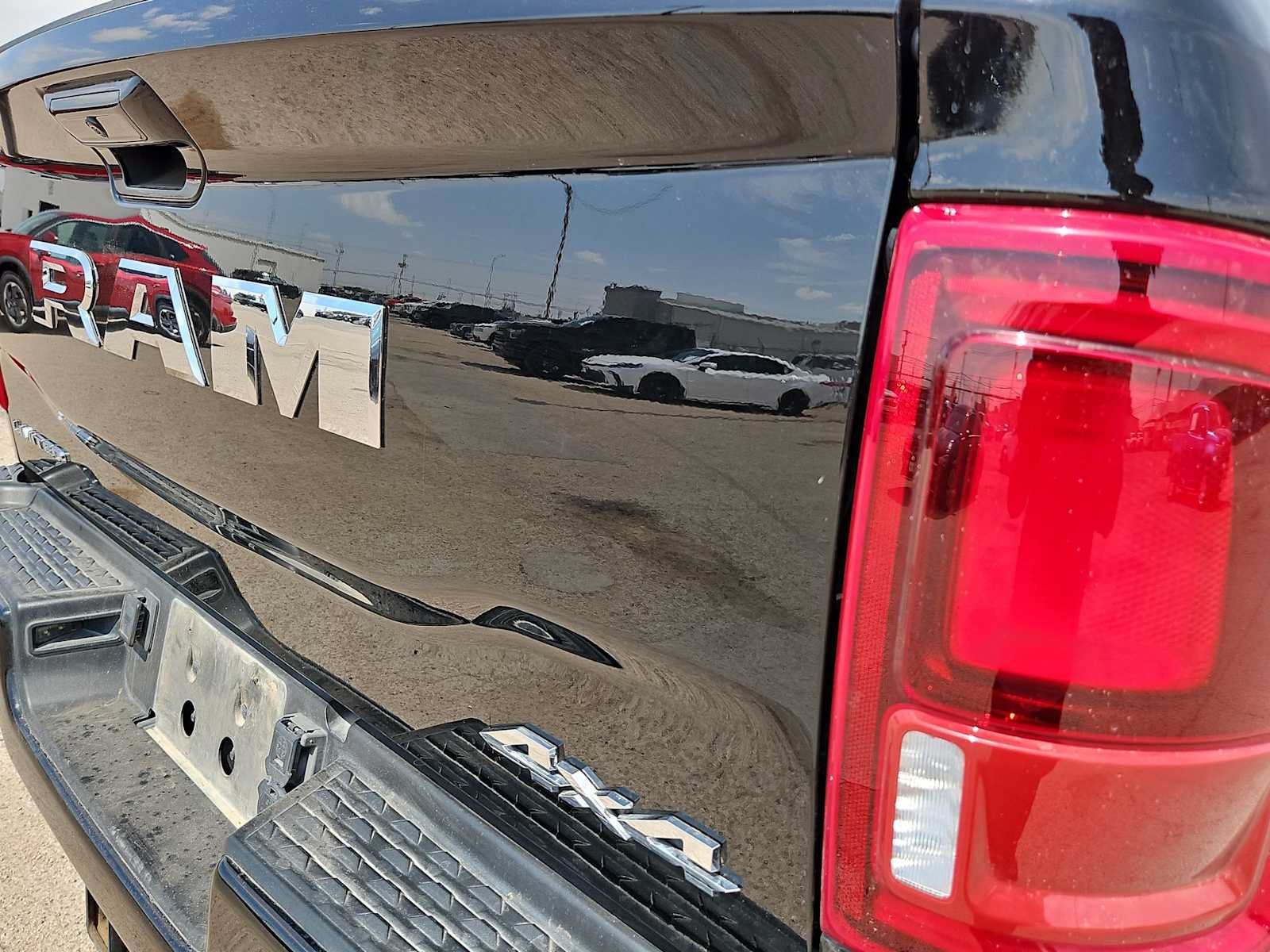 Used 2025 RAM 2500 Limited AWD/4WD image 23
