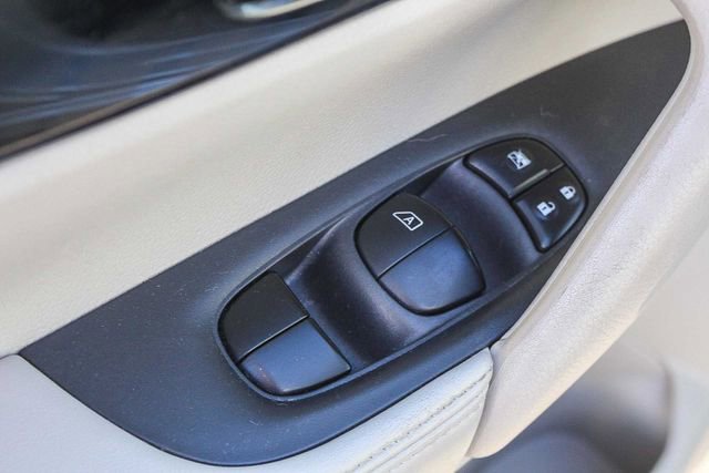 Used 2018 Nissan Rogue Sport SV image 28