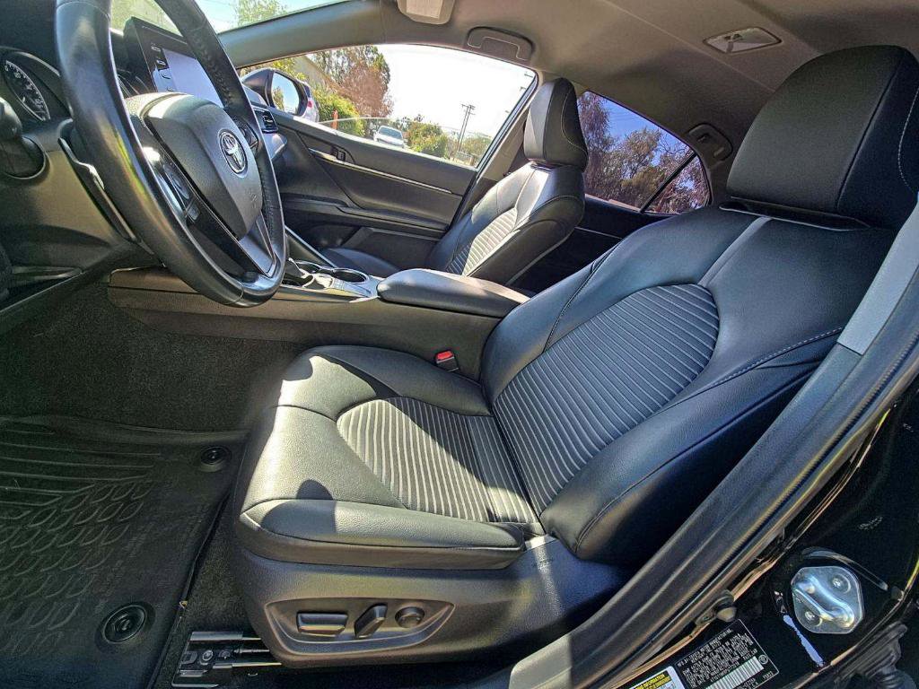 Used 2023 Toyota Camry SE image 3