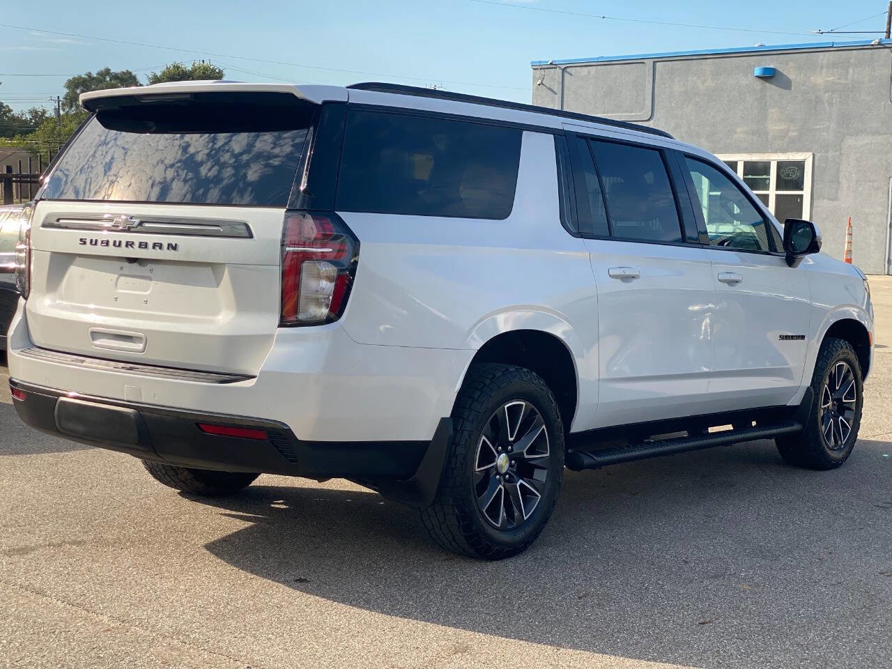 Used 2022 Chevrolet Suburban Z71 w/ Luxury Package image 4