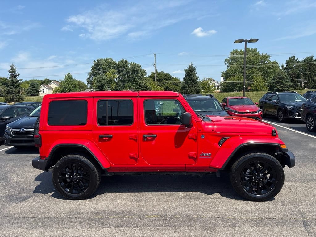 Used 2025 Jeep Wrangler Unlimited Sahara w/ Safety Group AWD/4WD image 2