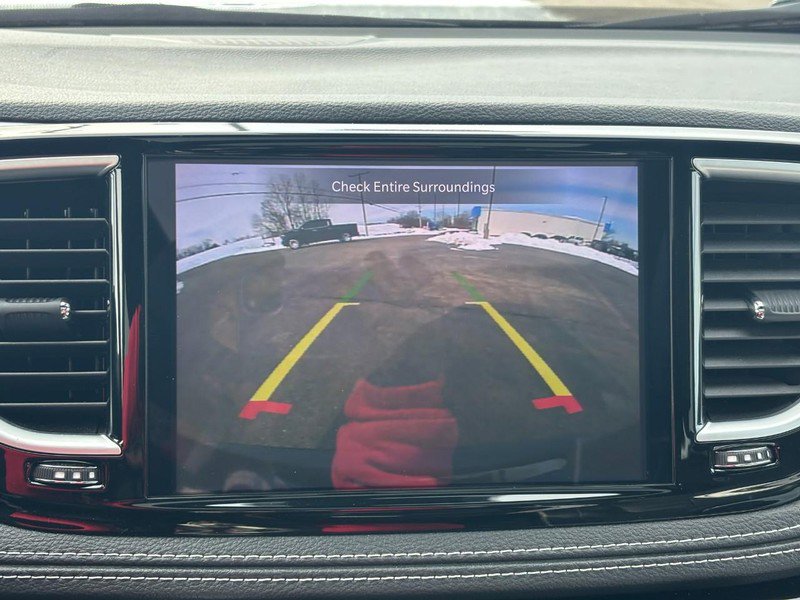 Used 2025 Chrysler Pacifica Limited image 24
