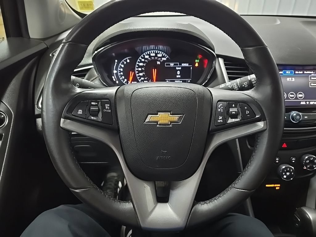Used 2021 Chevrolet Trax LT w/ LT Convenience Package AWD/4WD image 18