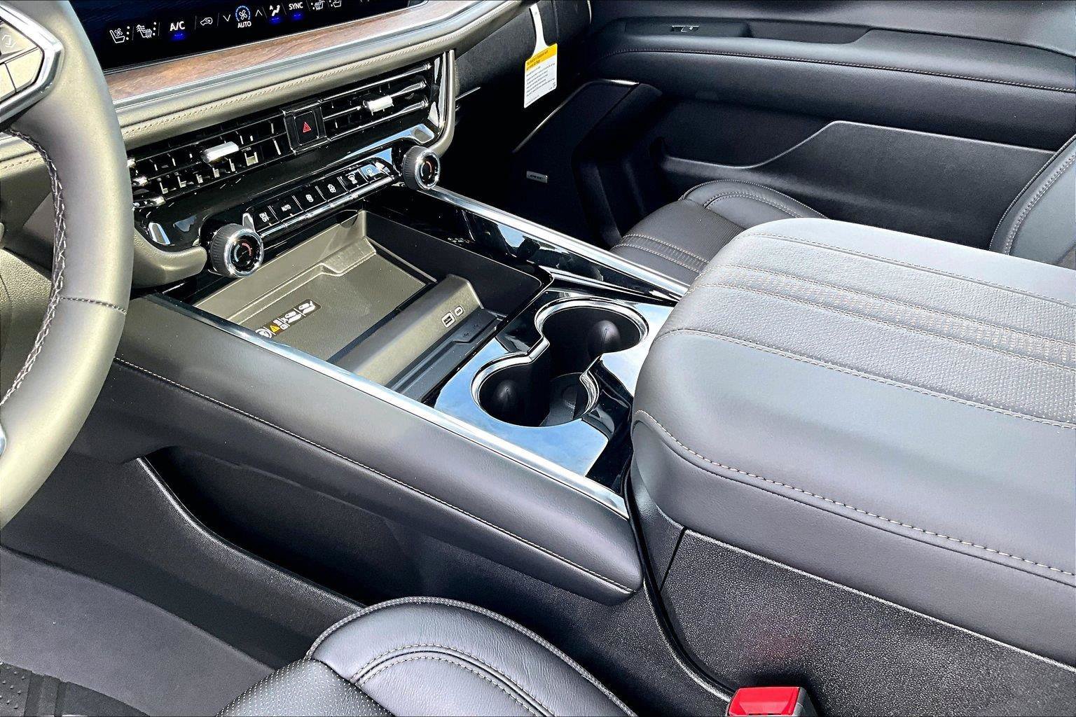 New 2026 Chevrolet Suburban High Country AWD/4WD image 30