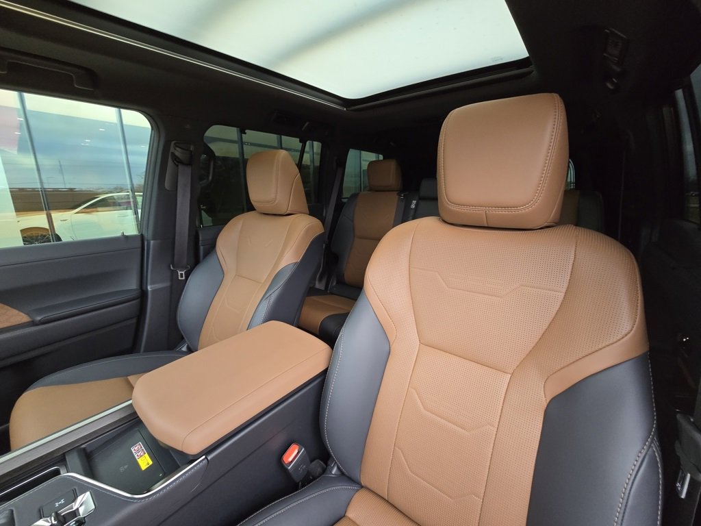 Used 2025 Lexus GX 550 w/ Accessory Package (Z1) image 11