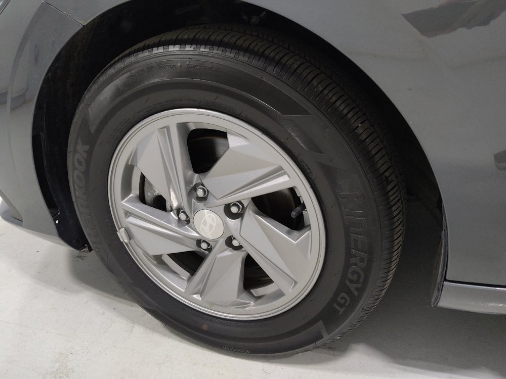 Used 2025 Hyundai Elantra SE FWD image 31