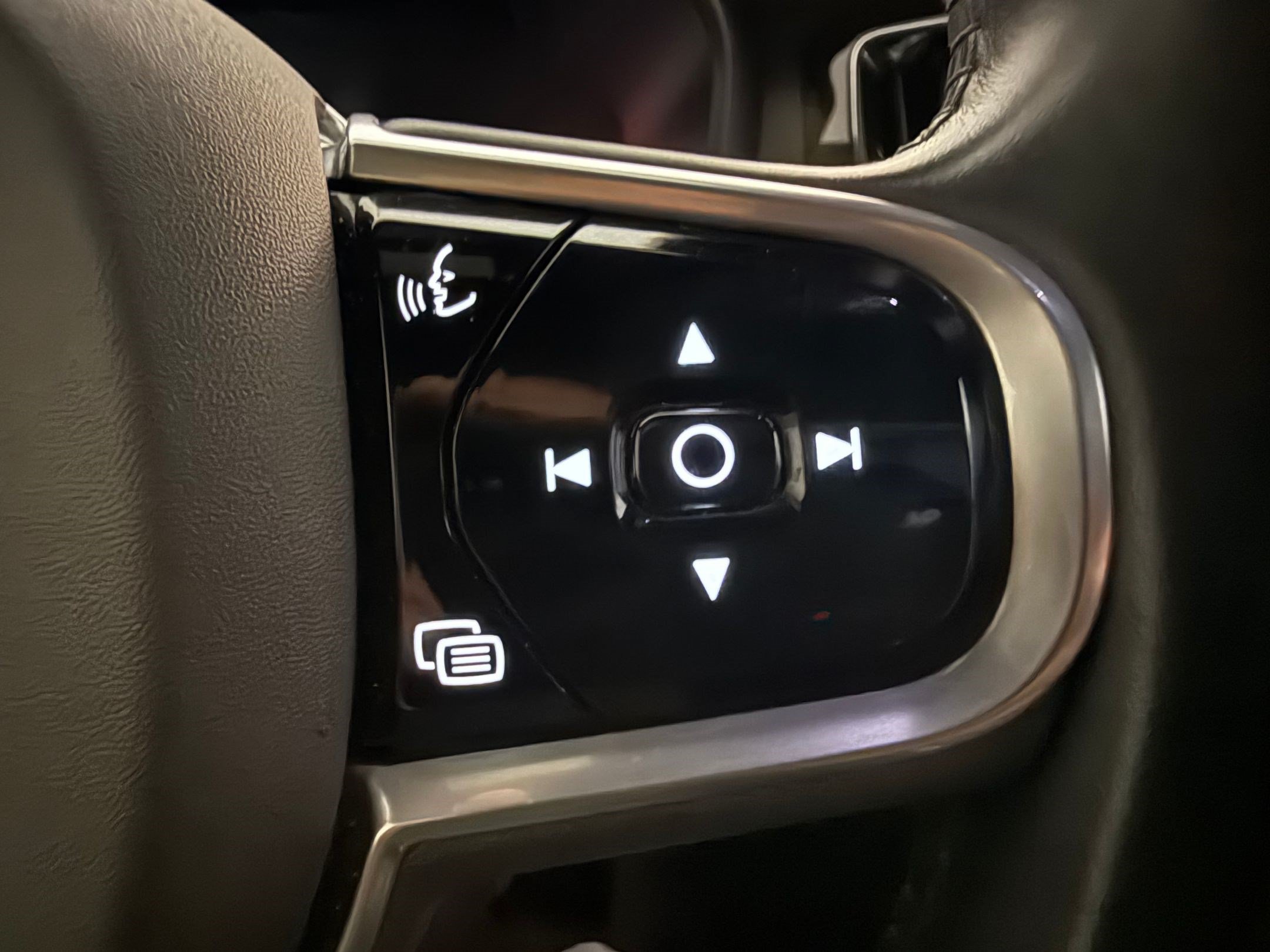 Used 2020 Volvo V60 T5 Momentum FWD image 14