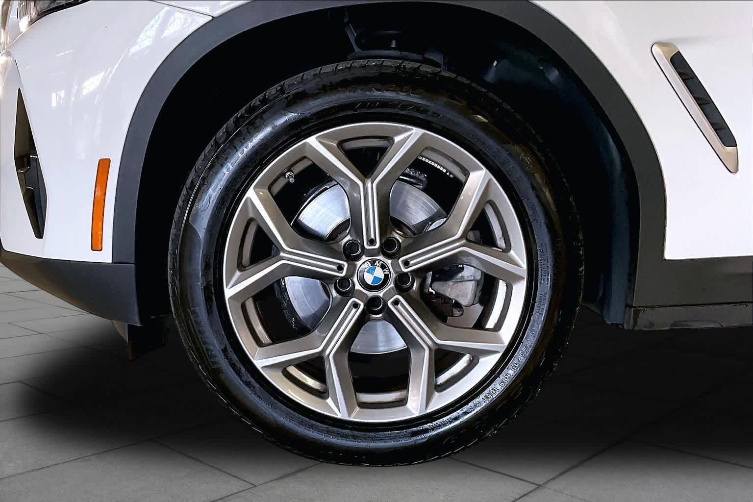 Used 2025 BMW X4 xDrive30i AWD/4WD image 10