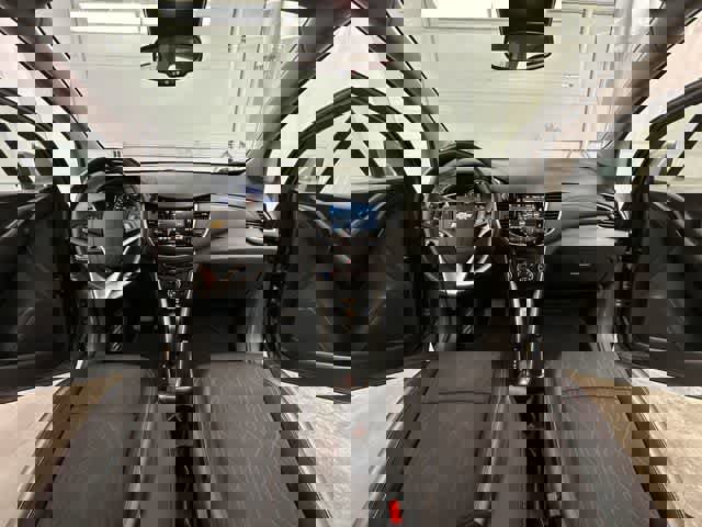 Used 2019 Chevrolet Trax LT w/ LT Convenience Package image 19