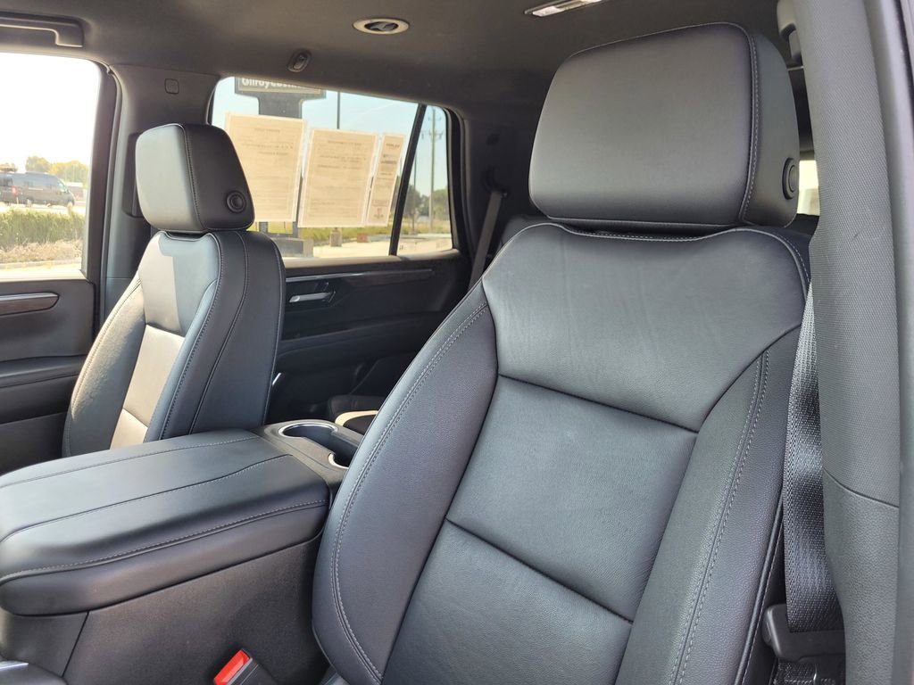 Used 2025 Chevrolet Tahoe LT AWD/4WD image 17