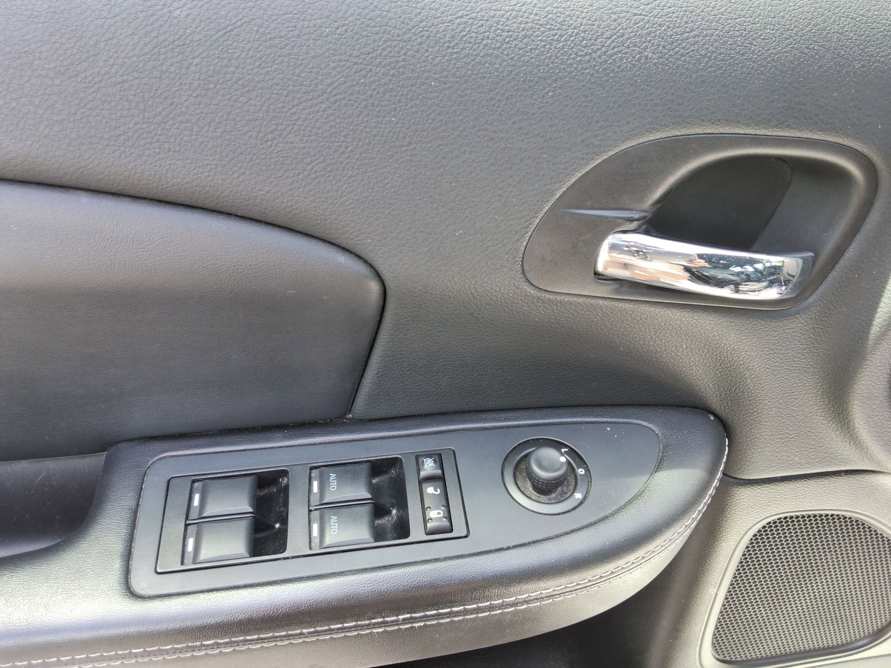 Used 2014 Chrysler 200 Limited FWD image 18