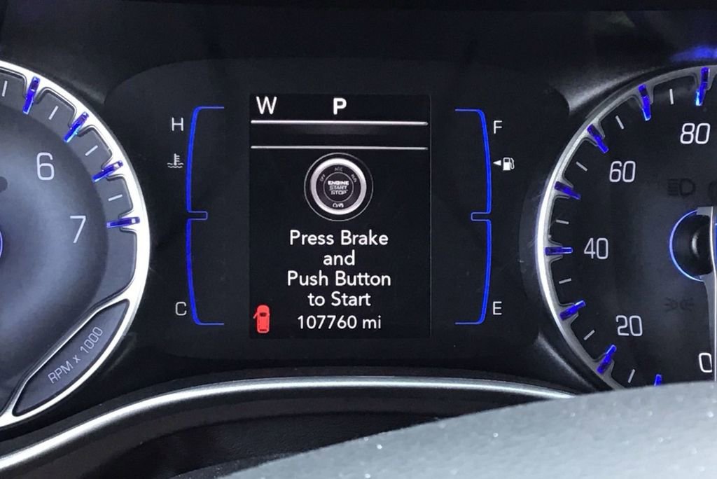 Used 2021 Chrysler Voyager LX image 8