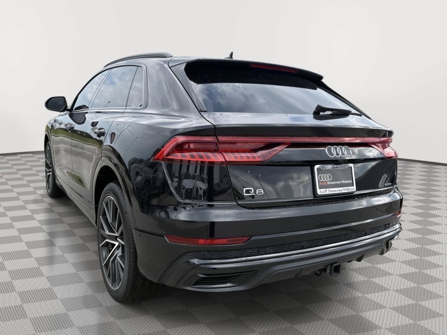 Used 2019 Audi Q8 Prestige w/ Year 1 Package AWD/4WD image 3