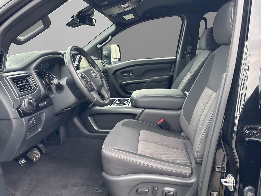 Used 2024 Nissan Titan SV w/ SV Convenience Package image 9