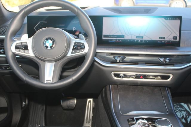 Used 2025 BMW X7 xDrive40i w/ M Sport Package image 21