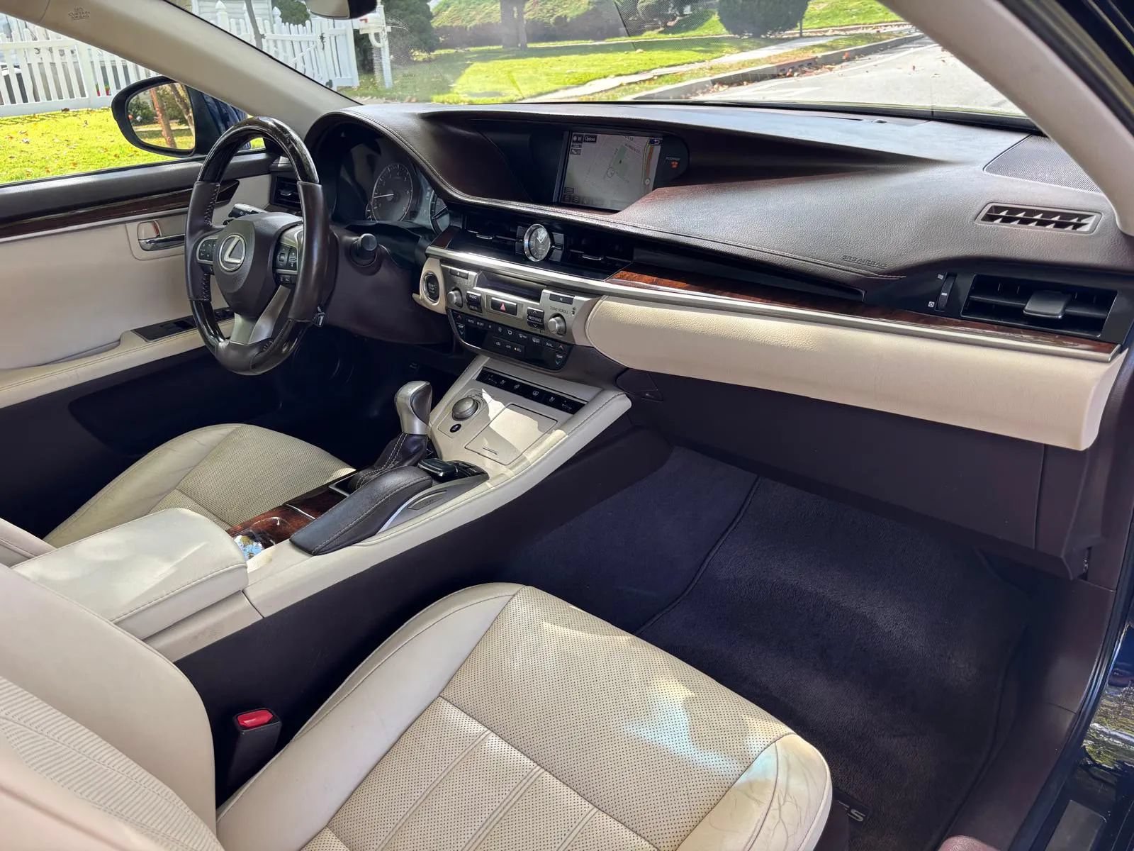 Used 2016 Lexus ES 350 w/ Luxury Package w/Wood Trim FWD image 30