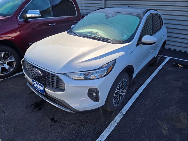 Used 2025 Ford Escape SE image 2