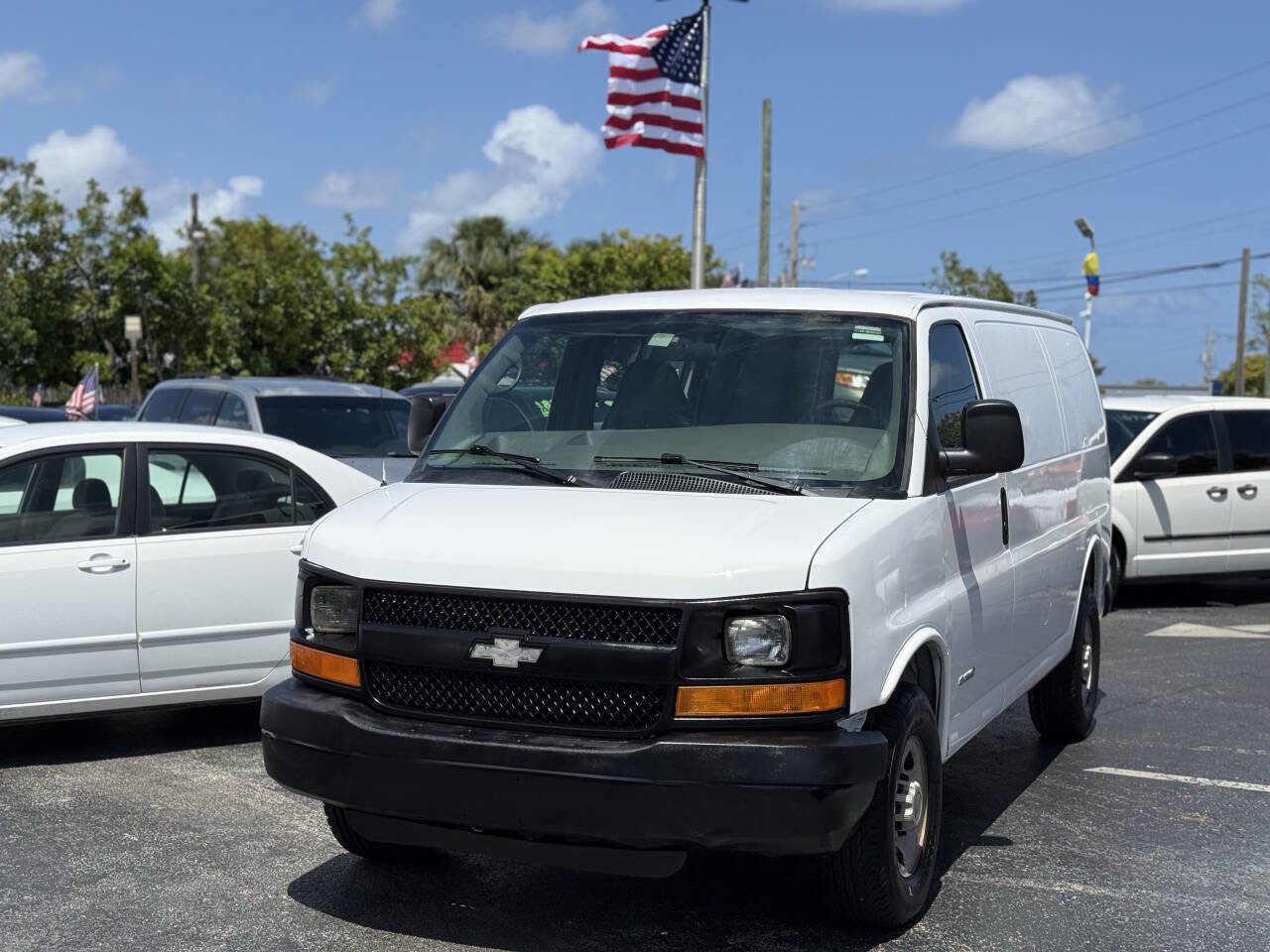 Used 2005 Chevrolet Express 2500 image 1