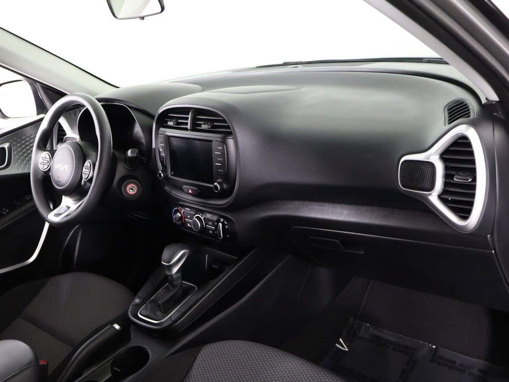 Used 2025 Kia Soul LX w/ LX Technology Package FWD image 26