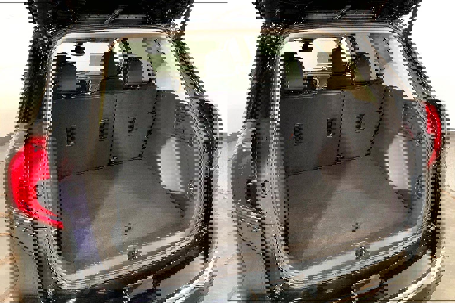 Used 2023 GMC Terrain Denali w/ Denali Premium Package image 4