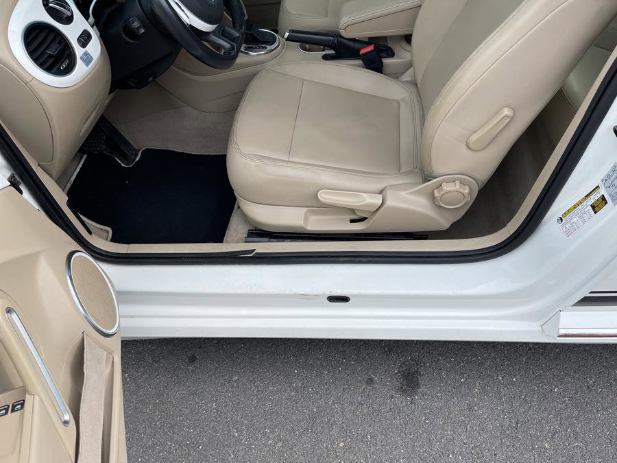 Used 2013 Volkswagen Beetle TDI FWD image 28
