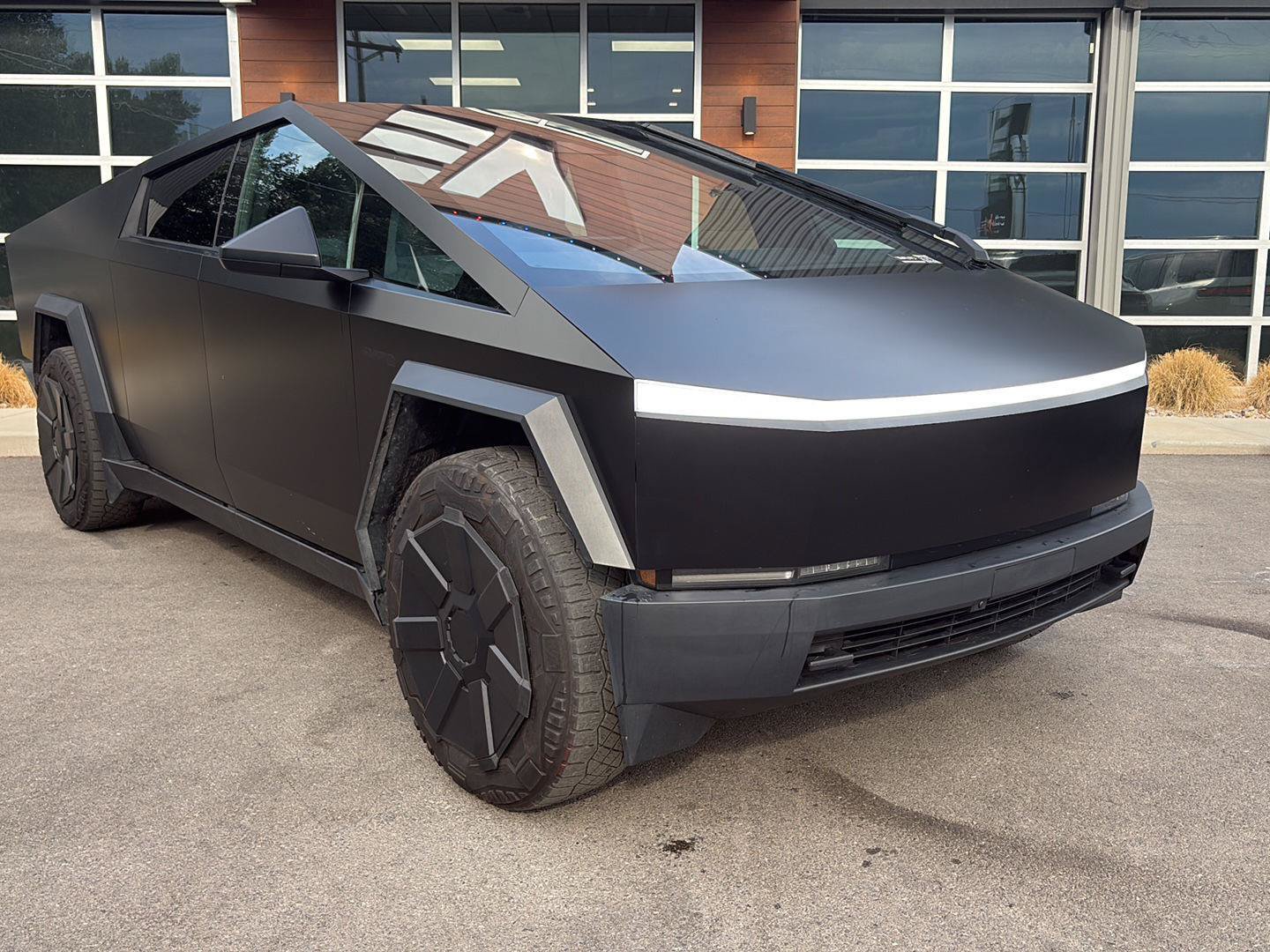 Used 2024 Tesla Cybertruck AWD Crew Cab image 2