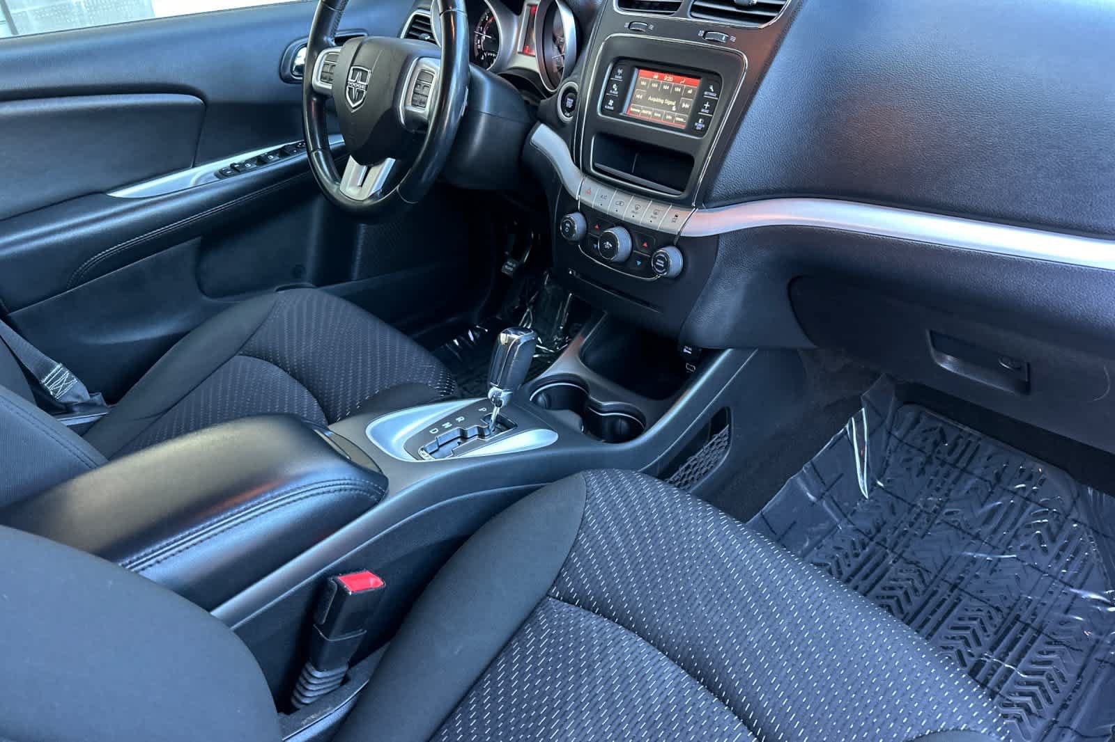 Used 2019 Dodge Journey SE w/ Premium Group FWD image 17