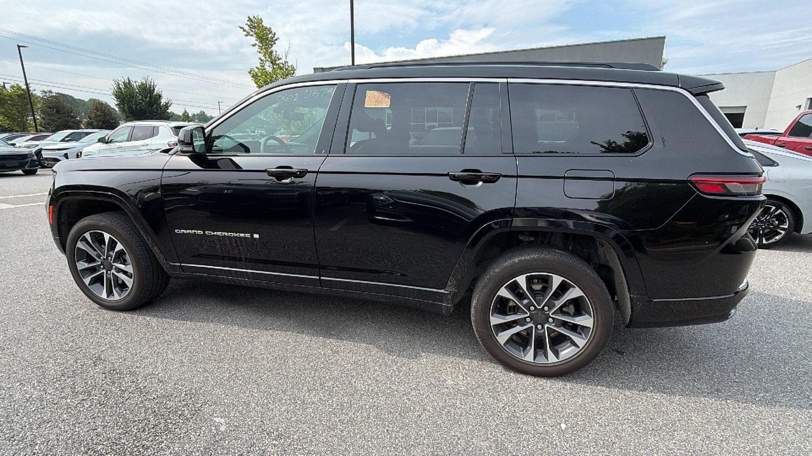Used 2025 Jeep Grand Cherokee L Overland w/ Luxury Tech Group IV AWD/4WD image 11