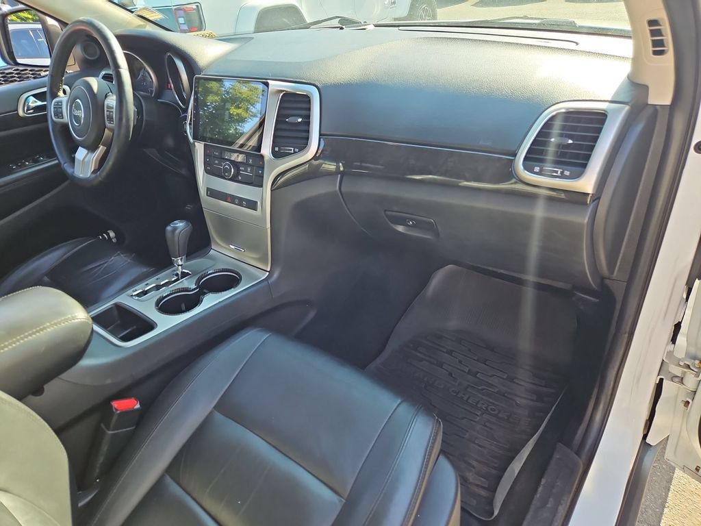 Used 2013 Jeep Grand Cherokee Laredo AWD/4WD image 17