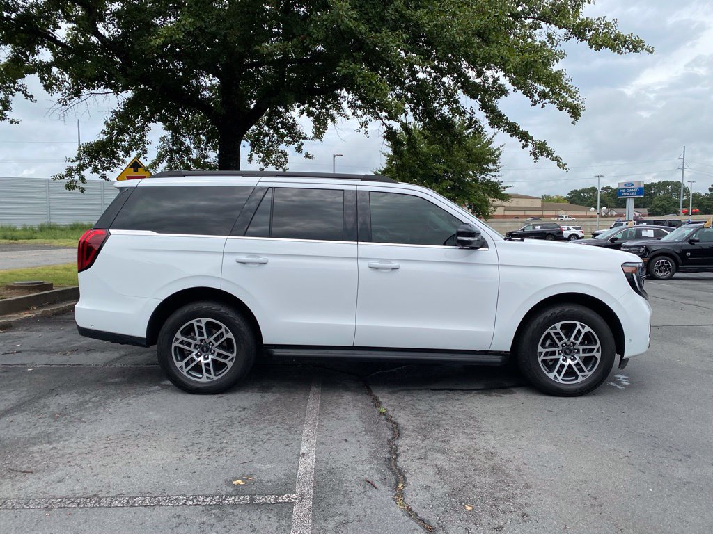 Certified 2025 Ford Expedition Active AWD/4WD image 8
