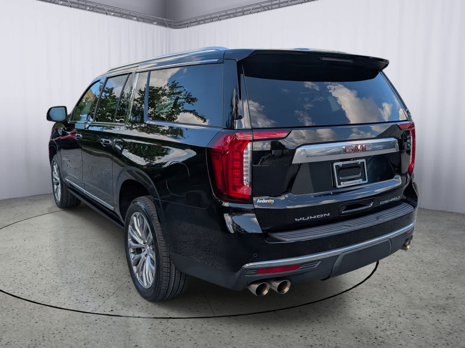 Certified 2022 GMC Yukon XL Denali w/ Denali Premium Package AWD/4WD image 5