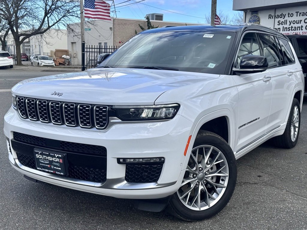 Certified 2022 Jeep Grand Cherokee L Summit w/ Luxury Tech Group V image 3