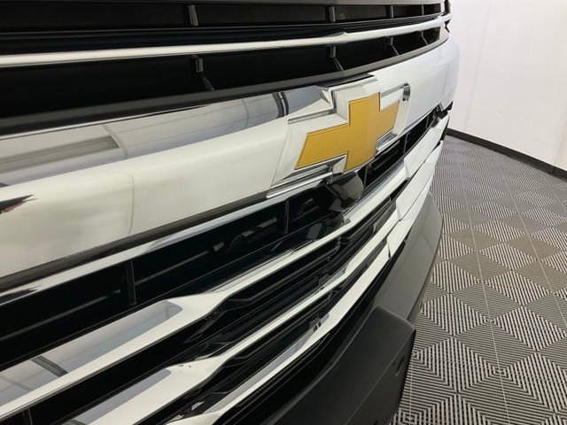 Used 2025 Chevrolet Suburban LT image 11