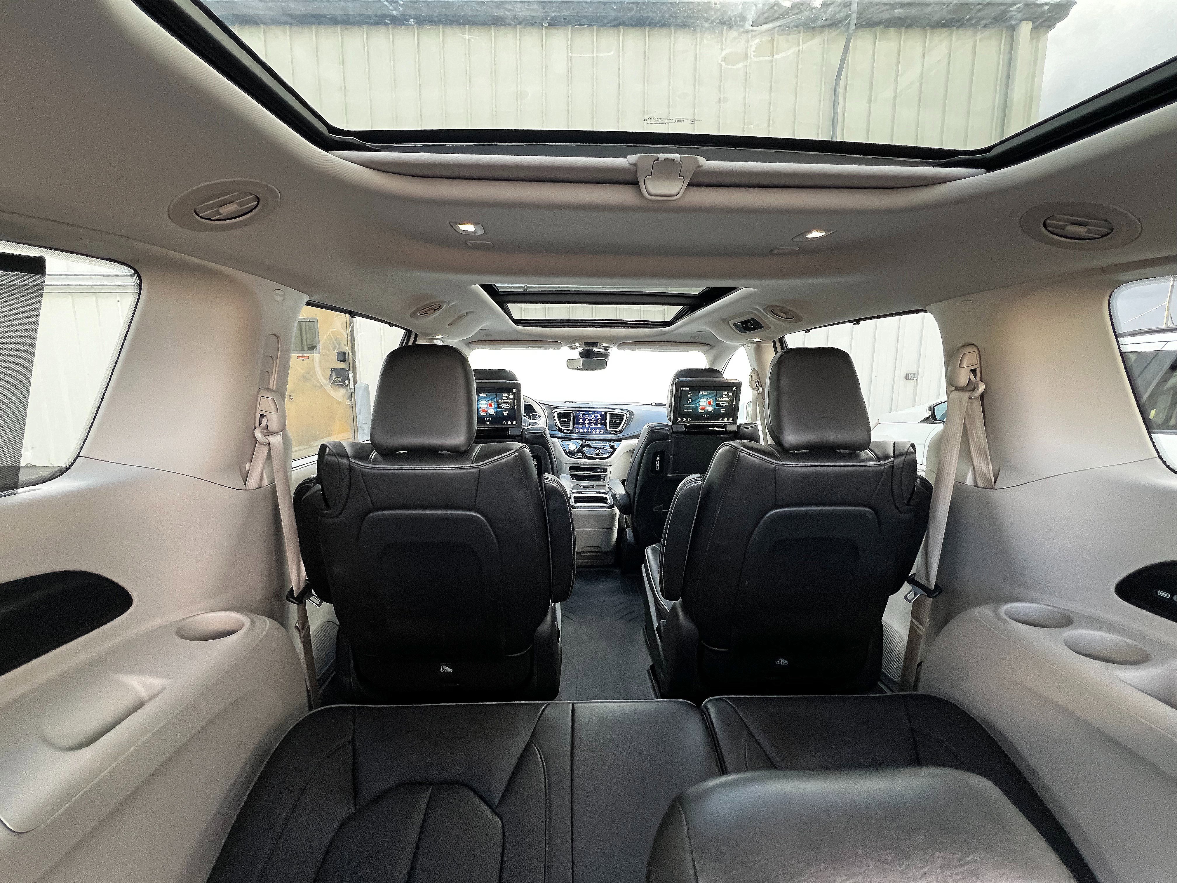 Used 2020 Chrysler Pacifica Limited w/ Advanced Safetytec Group image 28