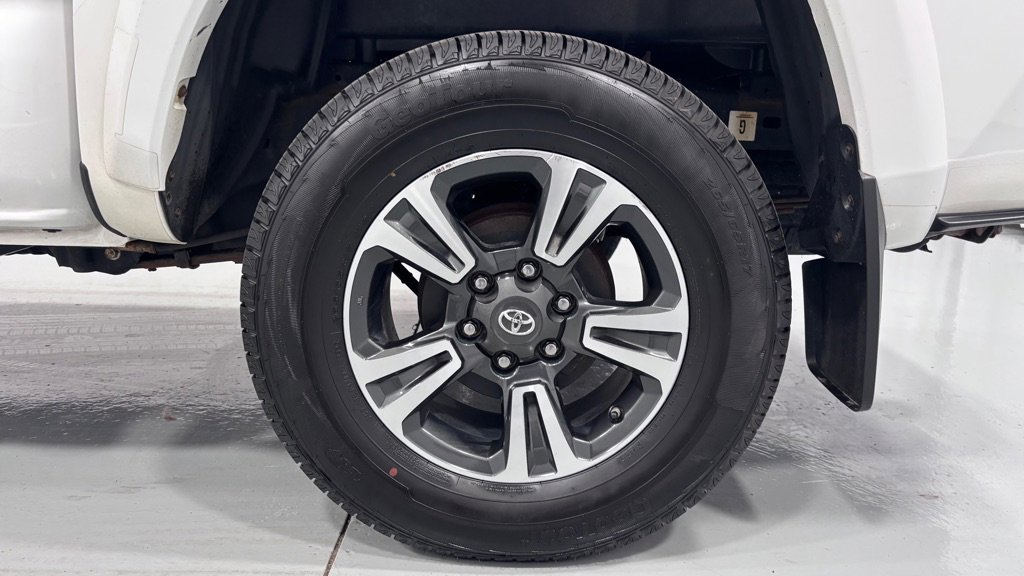 Used 2019 Toyota Tacoma TRD Sport AWD/4WD image 31