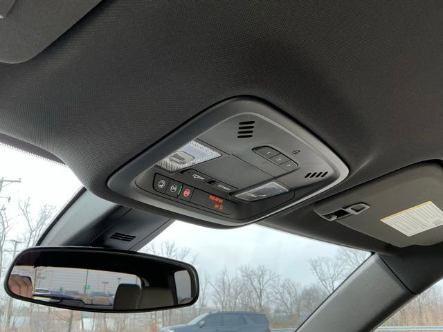 Used 2023 Chevrolet Traverse LT image 30